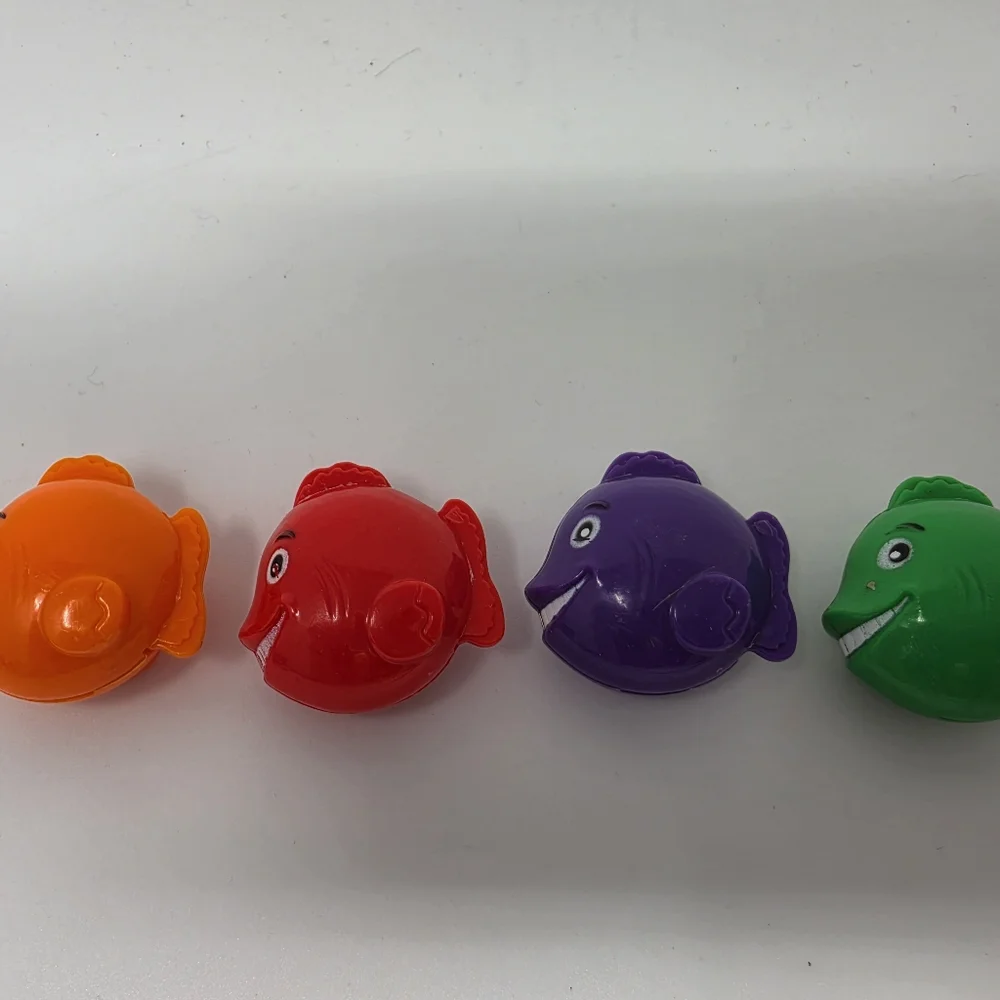 Fish Plastic 1 2 3 4 Red Green Purple Orange Lot of 4